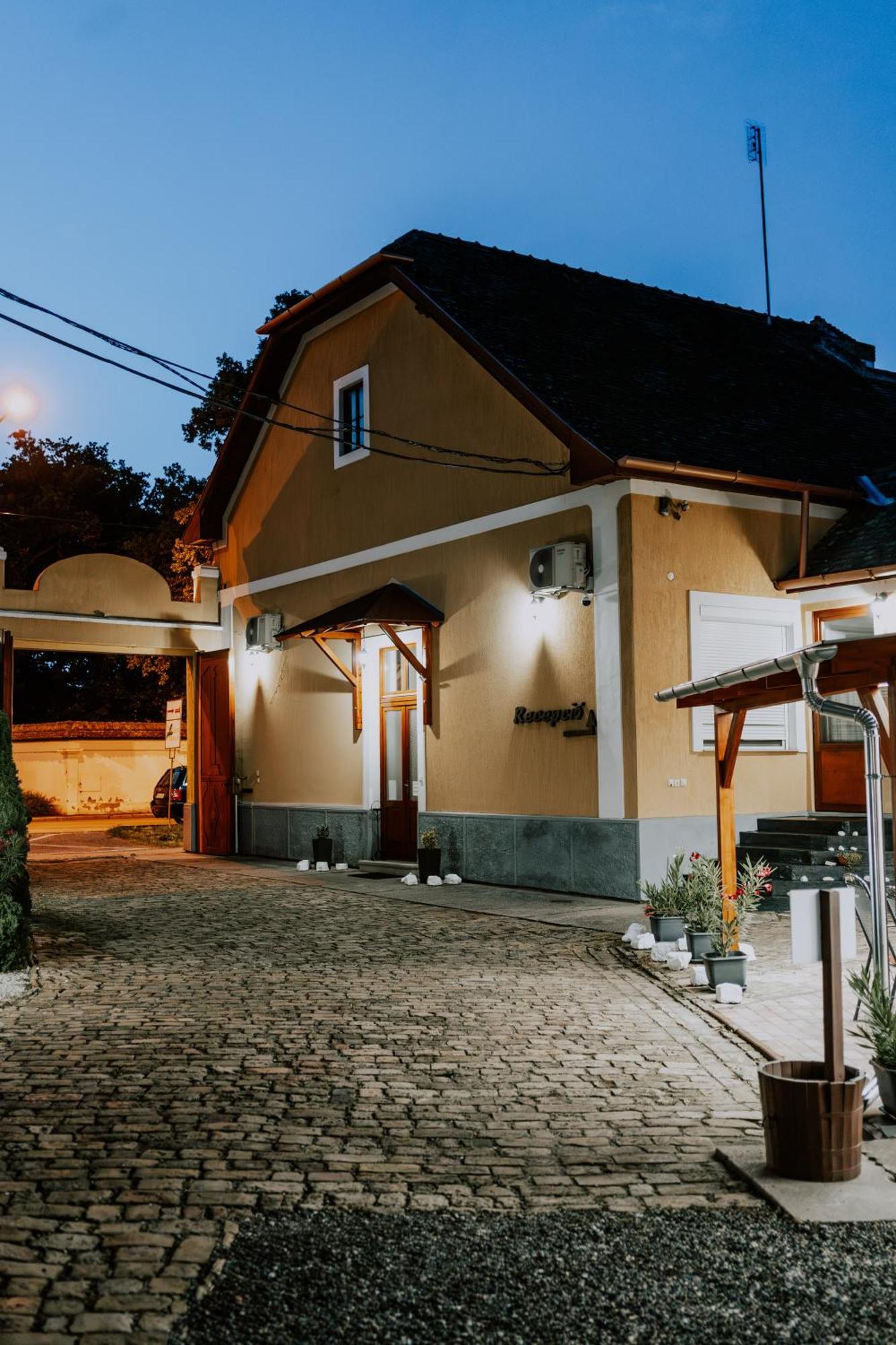 Oázis Panzió Makó Exterior foto