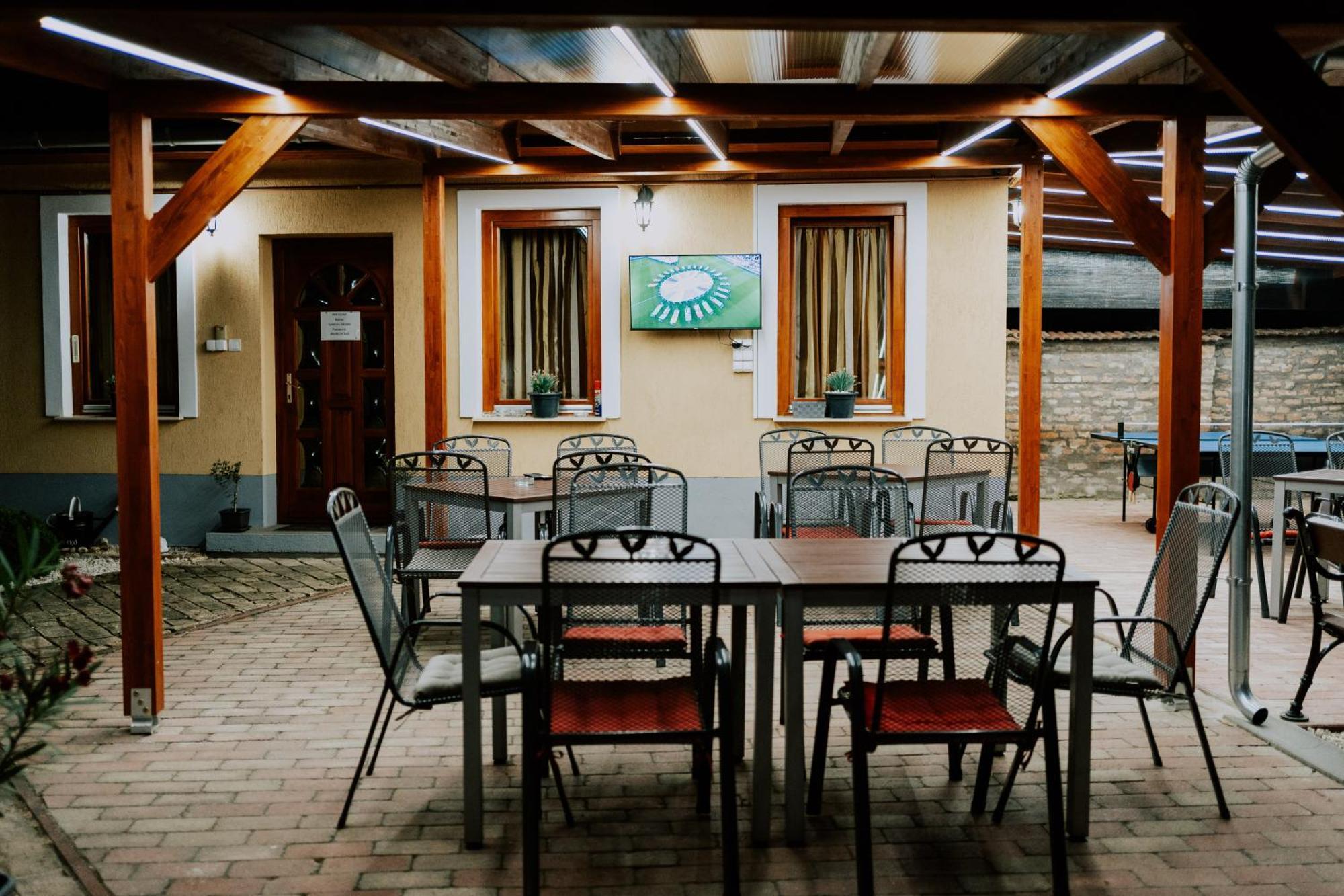 Oázis Panzió Makó Exterior foto
