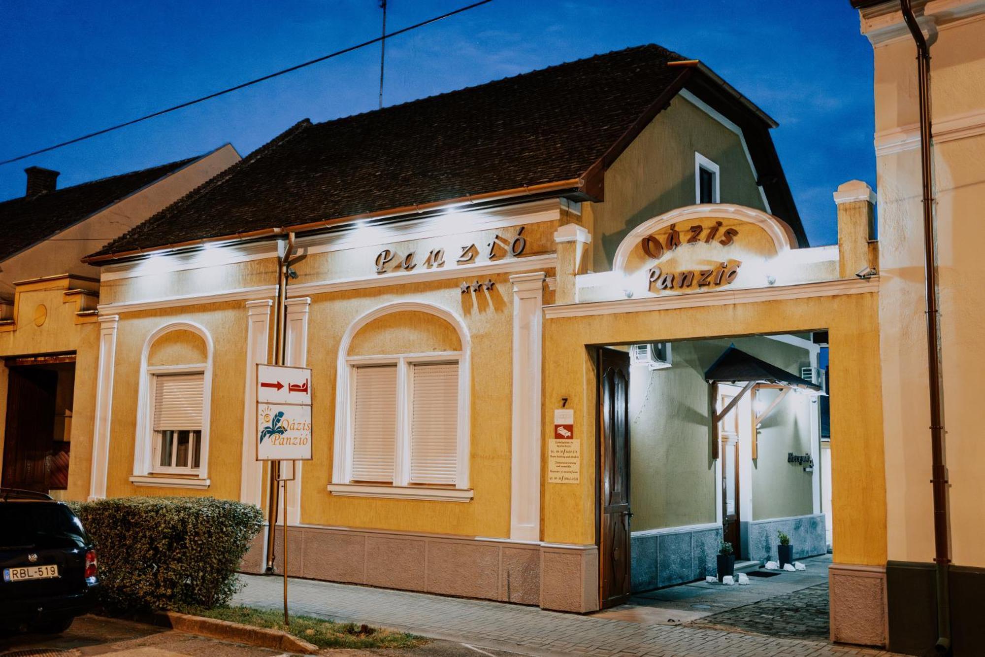 Oázis Panzió Makó Exterior foto